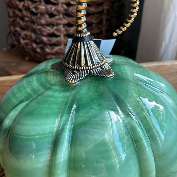 🍁HP🍁Gorgeous green Handblown Glass Pumpkin Decor ✨ NWT ✨ - Picture 4 of 13